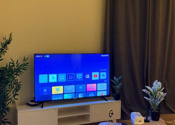 استديو بأثاث مريح وبسيط 