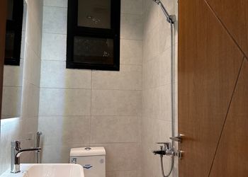 استديو بسرير ماستر وأثاث مريح 