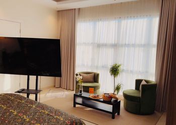 استديو بأثاث مريح وبسيط 