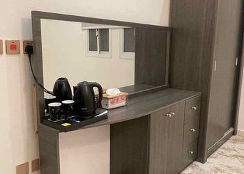 استديو بسرير ماستر وأثاث مريح 
