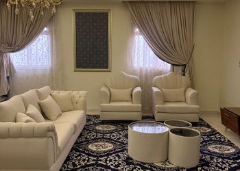 استديو بسرير ماستر وجلسة مريحة 