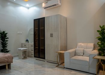 استديو بسرير مفرد وجلسة جانبية 