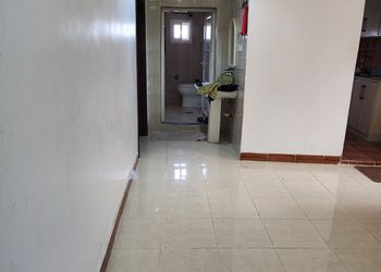 شقة بصالة جلوس وغرفة نوم مريحة 