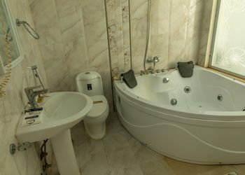 شاليه بجاكوزي وإضاءة إضافية,سماعات