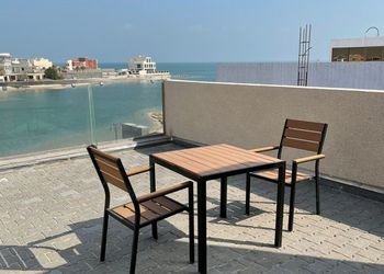 شاليه مطل على البحر و 4 غرف نوم