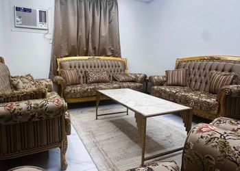 شقة بثلاث غرف نوم وصالة جلوس