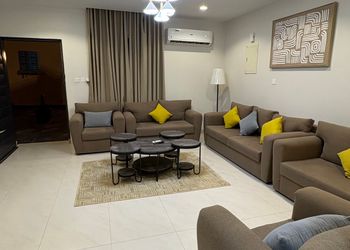 شقة بصالة مريحة وغرفتين نوم 
