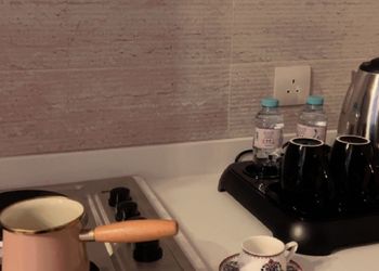 شالية بجلسة ومسبح العاب مائية 