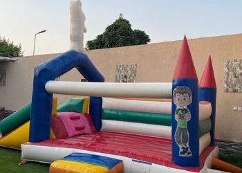 شاليه بمسبح خارجي وجلسة خارجية