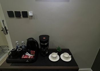 استديو بأثاث مريح وبسيط 