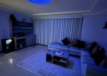 استديو بسرير ماستر وجلسة جانبية