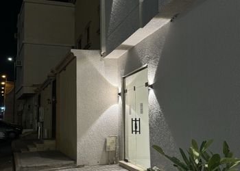 شقة بغرفة معيشة وغرفة نوم 