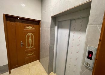 شقة بغرفة معيشة وغرفتين نوم 