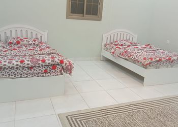شاليه بألعاب أطفال ومسبح