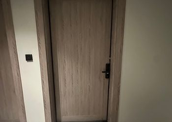 شقة أنيقة بصالة وغرفتين نوم