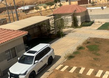 استراحة باسطبل خيل وصالة جلوس