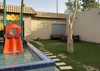 شاليه بمسبح وألعاب مائية