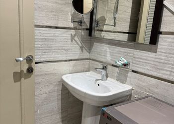 استديو بسرير ماستر وجلسة مريحة 