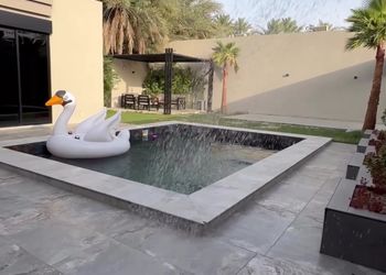 شاليه بمسبح وجلسة خارجية 