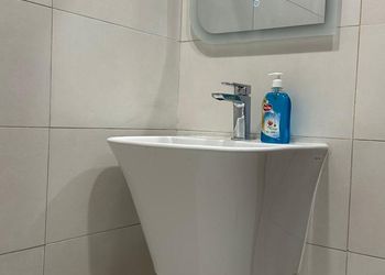 استديو بسرير ماستر وجلسة جانبية 
