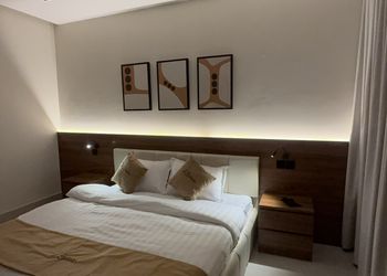 شقة بغرفة معيشة وغرفة نوم 