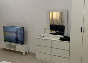 استديو بسرير ماستر وجلسة جانبية 