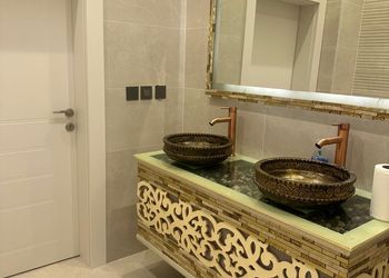 دور أرضي بفناء ومدخل سيارة 