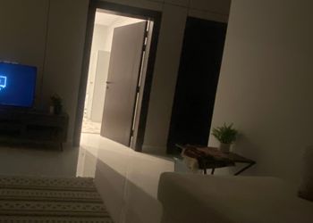 شقة بصالة وغرف نوم