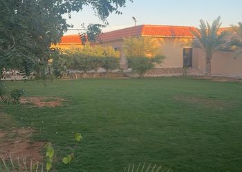 استراحة بمسطح اخضر وجلسة