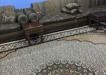 استراحة بمجلس وفناء خارجي 