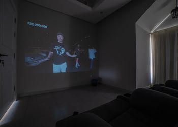شقة بغرفتين نوم وسطح بجاكوزي 