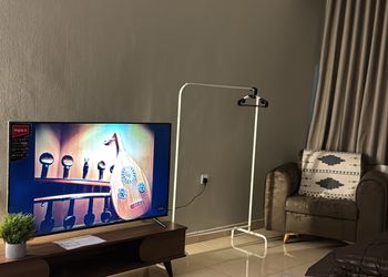 استديو بسرير ماستر وجلسة مريحة 