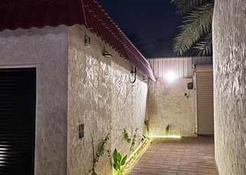 شاليه بمسطحات خضراء 