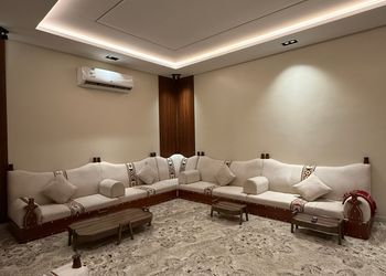 شاليه بتصميم أنيق ومسبح خارجي