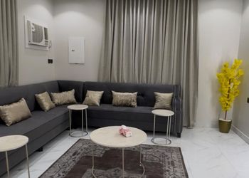 شاليه بمسبح داخلي وجلسة خارجية 