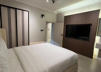 استديو بألوان مريحة وأثاث راقي