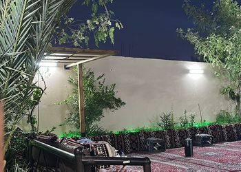 استراحة بمسطح اخضروجلسة خارجية 