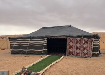 مخيم بجلسة عريش وبيت شعر 