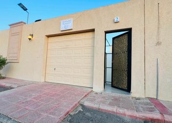 استراحة بمسطح اخضر