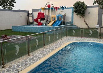 شاليه بألعاب مائية وجلسة خارجية