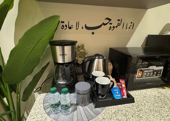 شقة بغرفة معيشة وغرفة نوم 