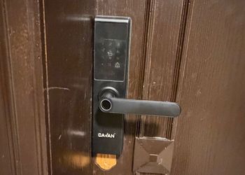 شقة بصالة أنيقة ودخول ذاتي
