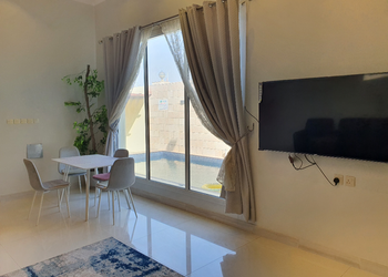شالية بغرفة نوم مطل على مسبح
