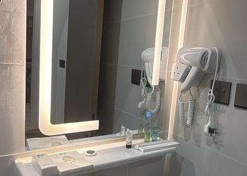 استديو بسرير ماستر وأثاث مريح 