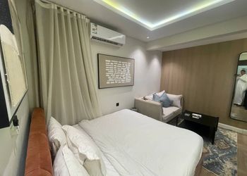 استديو بسرير ماستر وجلسة جانبية