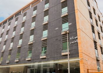 استديو فاخر بشاشة كبيرة