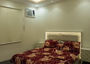 شقة بغرفة معيشة وغرفتين نوم 