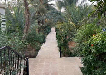 استراحة بمسطح اخضر ومسبح