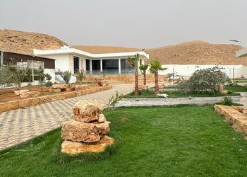 منتجع بمسبح