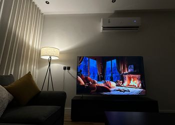 شقة بغرفة معيشة وغرفة نوم 